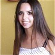 Diplomata al liceo linguistico impartisce lezioni in inglese e francese per medie e liceo