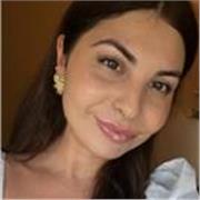 Lauranda in Economia Aziendale, con una forte passione per la lingua e la cultura inglese offre corsi per adulti online