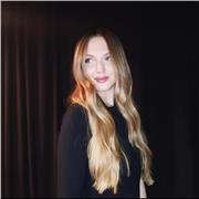 Soy una maestra de ajedrez.  Trabajo con niños y adultos.