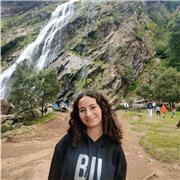 Profesora en prácticas de inglés para reforzar y sacar de dudas de los aprendido en la clase, preferentemente de primaria