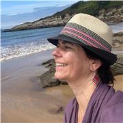 Profesora de arte y manualidades para niños y adultos