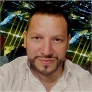 Profesor certificado en inglés con más de 12 años de experiencia ofreciendo clases personalizadas de inglés y apoyo escolar .