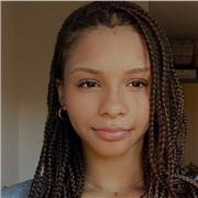 Entrenadora de diferentes deporte, especialista en voleibol y pilates.