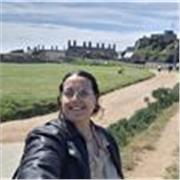 Psicóloga alegre, con muchas ganas de dar confianza y ayudar a los demás. Soy positiva y alegre y me encantan los niños. 