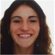 Studentessa magistrale impartisce lezioni di italiano per stranieri