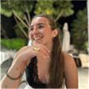 Profesora de Música de Iniciación, Primaria y Secundaria.