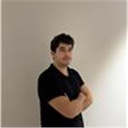 Soy entrenador personal y fisioterapeuta. Trabajo con personas que quieren mejorar su físico, su salud o necesitan ayuda