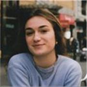 Profesora de inglés oral y escrito con la carrera de Publicidad por la University of Arts de Londres