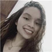 Profesora de Matemáticas imparte clases a niños y adolescentes de 8 a 14 años