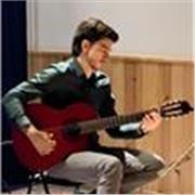 Insegnante di Chitarra offre lezioni private di jazz e musica moderna