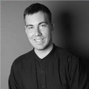 Englisch Tutor, der Kinder der Grundschule bis frühe Sekundarstufe unterrichtet.