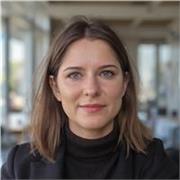 Graficzka komputerowa ucząca zasad projektowania i kompozycji oraz obsługi Photoshop