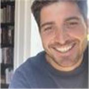 Profesor bilingue inglés y italiano con formación universitaria en Reino Unido, ofrece clases conversacionales online