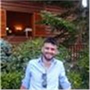 Graduado en Periodismo, capaz de dar clases de lengua castellana, valenciano y escritura creativa, especialmente para niños.