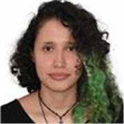 Profesora de español imparte clases a personas extranjeras o nativas de todas las edades