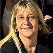 Profesora imparte clases de castellano para practicar conversación