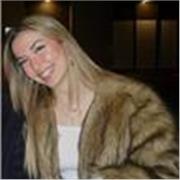 Studentessa al terzo anno di Giurisprudenza all’università Cattolica di Milano , diplomata al liceo linguistico.Inglese livello C2