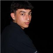 Joven con grandes cualidades para la enseñanza de matemáticas.