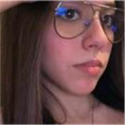 Estoy en primero de carrera de Filología hispánica, hice el humanístico. Doy clases particulares sobre todo a primaria o ESO.