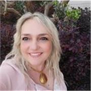 Sono una mamma con maturità classica, laureata in Scienze e Tecnologie alimentari. Sono eclettica e pronta a coinvolgere i ragazzi