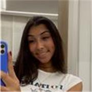 Estudiante de psicología con título de inglés y bachillerato social. Disponible para clases presenciales y online.