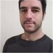 Profesor de profesión, de matemática informática y programación