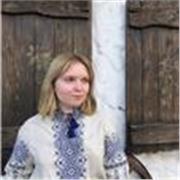 Professeur d'anglais avec certification TESOL/TEFL et plus de 3 ans d'expérience avec des cours collectifs et individuels en ligne et en face à face. Aussi avec une expérience de vie aux États-Unis