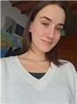 Studentessa di ingegneria impartisce lezioni di matematica