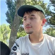 Estudiante universitario de Empresa y Tecnologia ofrece ayuda para asignaturas como matemáticas y economia.