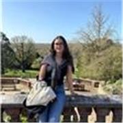 Graduada universitaria, con experiencia apoyando en el inglés a alumnos de la ESO, y a estudiantes universitarios en inglés