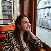 Studentessa di beni culturali offre lezioni di letteratura, storia e storia dell'arte