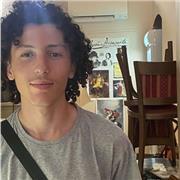 Étudiant en terminale, prêt à partager ses connaissances afin d’aider dans l’apprentissage du français.