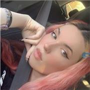 Profesora con experiencia que imparte clases a alumnos de todas las edades