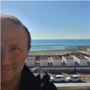 Laureato in giurisprudenza e seconda laurea in diritto dell' economia