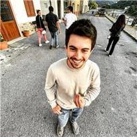 Offro lezioni di basso per chiunque voglia iniziare, approfondire o perfezionare il proprio modo di suonare! non serve essere professionisti ma solo aver voglia di imparare!