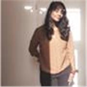 An English teacher who can teach English for students.
 