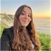 Soy una estudiante de magisterio que le encantan los niños. He trabajado como monitora de campamentos. Daria clase a primaria/eso