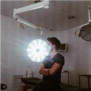 Médico general con especialidad en VIH y enfermedades transmisibles