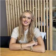 Estoy terminando el doble grado de Derecho y Administración y Dirección de Empresas, por lo que tengo conocimientos de economía para poder impartir clases particulares en bachillerato, además ya he dado anteriormente clases particulares de lengua, matemát