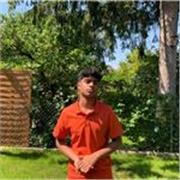Englisch-Tutor, der Kinder aller Altersklassen unterrichtet
