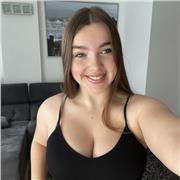 Me defino como una persona responsable pero a la vez amigable. Me encantaría trabajar con niños pequeños. Quiero dar a infantil.