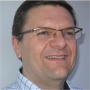 Ingegnere informatico impartisce lezioni di informatica, programmazione e database