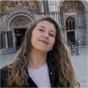 Studentessa di lingue e culture al terzo anno