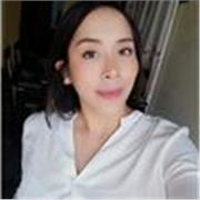 Profesora de Arte y Diseño gráfico, con seis años de experiencia en el rubro amando diseñar y enseñar lo aprendido 