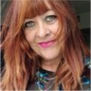 Experiencia dando clases a nivel presencial y online. Comunicativa y expresiva. Interés en que mejores tus habilidades comunicativas en castellano y/o inglés. Me adapto a tus necesidades. ¿Quieres mejorar tu nivel de  conversación? ¿Correciones gramatical