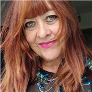 Experiencia dando clases a nivel presencial y online. Comunicativa y expresiva. Interés en que mejores tus habilidades comunicativas en castellano y/o inglés. Me adapto a tus necesidades. ¿Quieres mejorar tu nivel de  conversación? ¿Correciones gramatical
