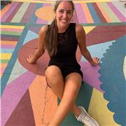 Très bonne maîtrise de l'anglais grâce à un master en traduction. Je souhaite aider les élèves qui rencontrent des difficultés avec les langues