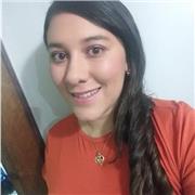 Psicopedagoga realiza clases a niños de materias de toda primaria y sociales de secundaria