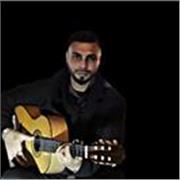 soy guitarrista profesional. He trabajado con grandes artistas, trabajo en una escuela de flamenco y doy clases particulares