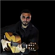 soy guitarrista profesional. He trabajado con grandes artistas, trabajo en una escuela de flamenco y doy clases particulares